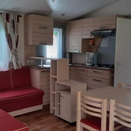 Camping Les Champs Fleuris Kemp Duingt
