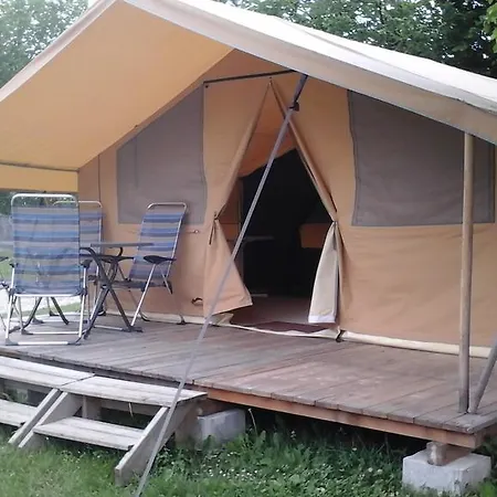 Camping Les Champs Fleuris 3*